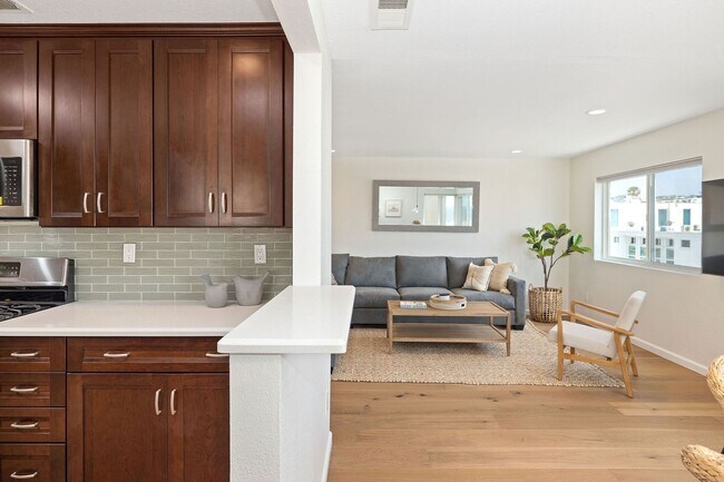 Building Photo - Beachside Retreat – Steps to the Sand in Hermosa Beach!