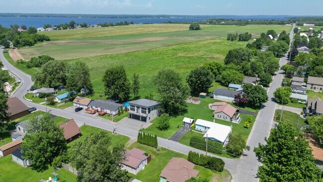 Building Photo - **Furnished Winter Rental** - Sackets Harbor