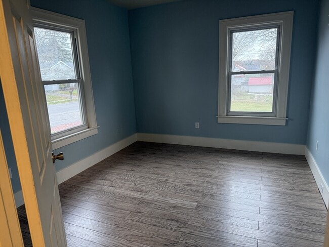 Building Photo - 9 Cowing St