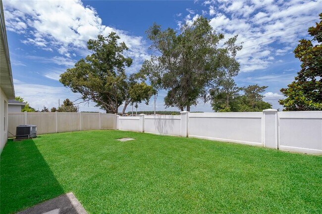 Building Photo - 2405 Bulrush Dr