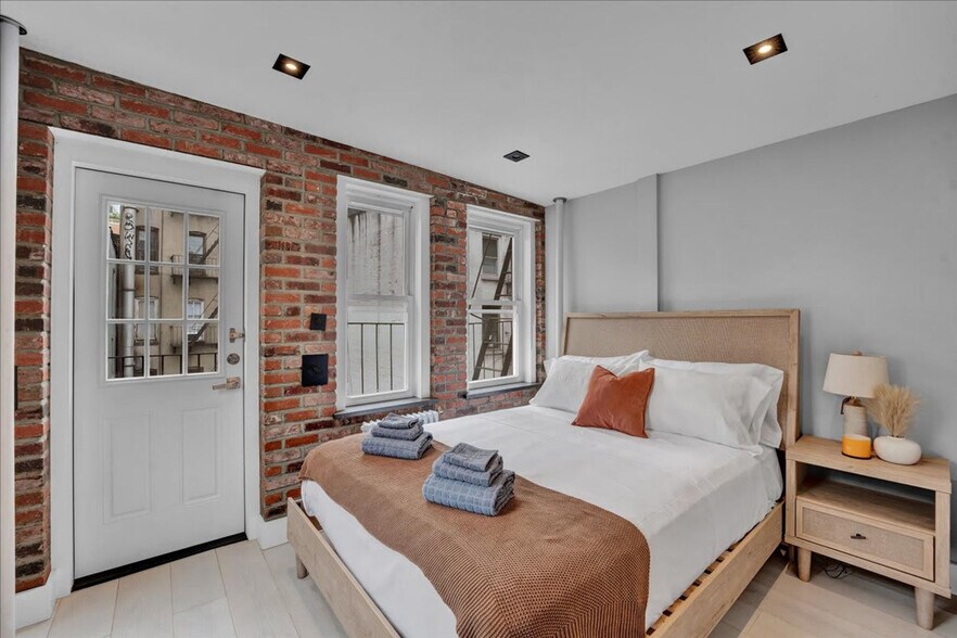Building Photo - 120 Mulberry St