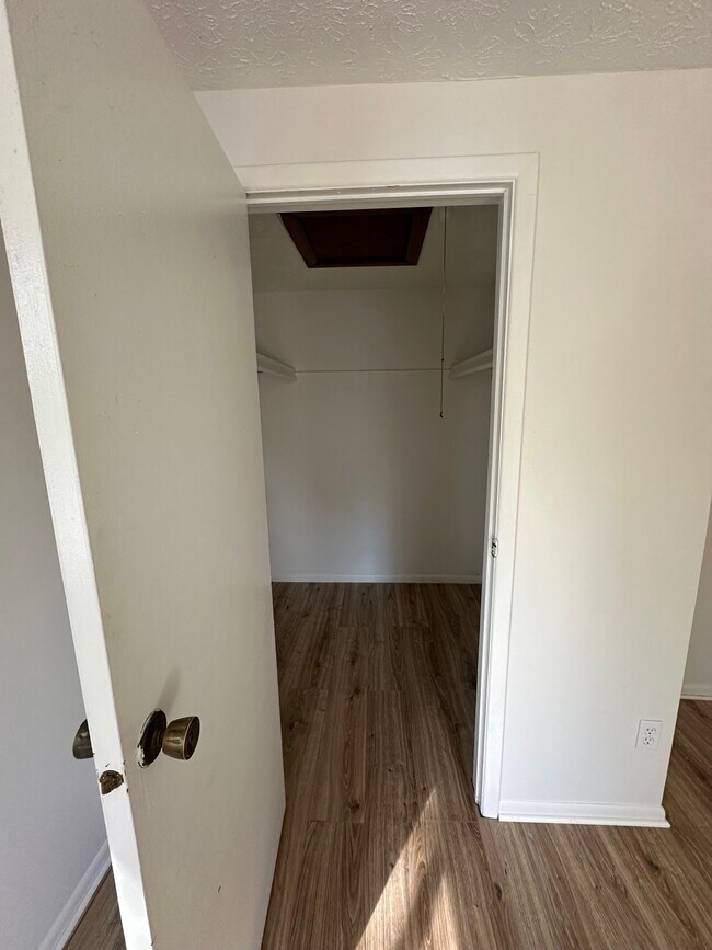 Building Photo - 2448 Burgandy Ln