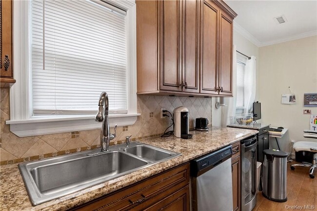 Building Photo - 46 Morgan St