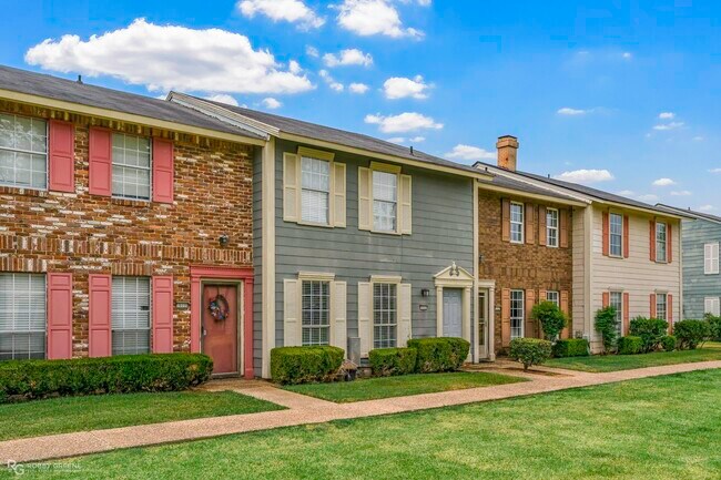 Building Photo - 10133 Saratoga Dr