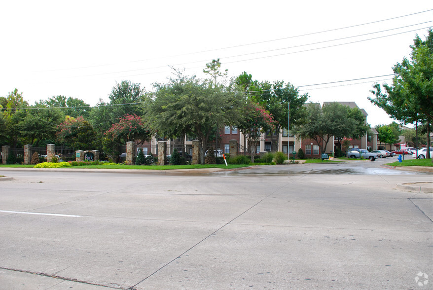 Primary Photo - Larkin Apartment Homes