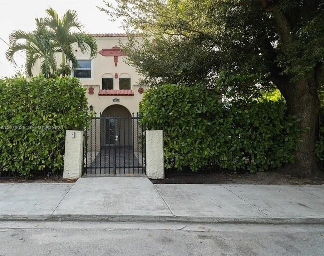 Building Photo - 5416 NE 1st Ct