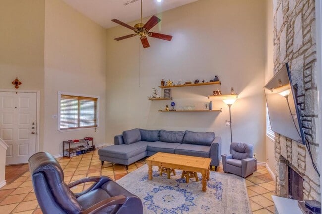 Building Photo - 8573 Echo Creek Ln
