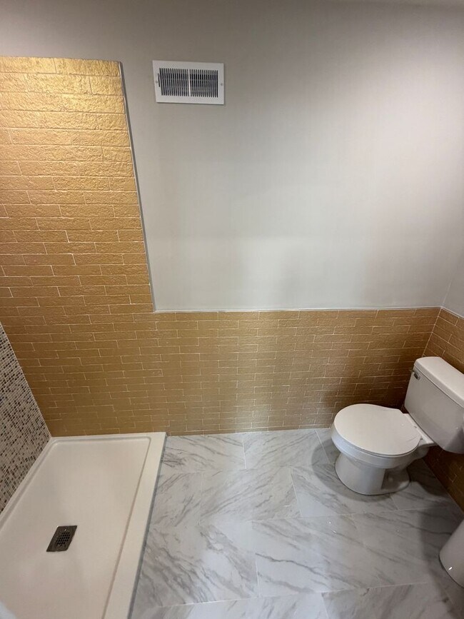 Building Photo - ??? NEWLY RENOVATED 3 BEDROOMS & 2.5 BATH HOUSE LOCATED IN HADDINGTON