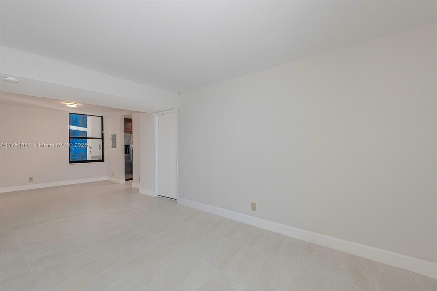 Building Photo - 18181 NE 31st Ct