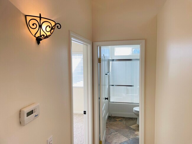 Building Photo - 9415 Godiva Ave