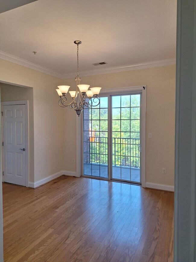 Building Photo - 3 bedroom/2bathroom - Bennington on the Park