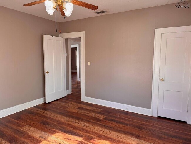 Building Photo - 1710 Monroe St