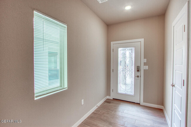 Building Photo - 14929 Tierra Crystal Ave