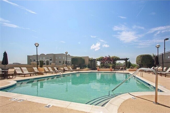 Building Photo - 325 East Paces Ferry Rd NE