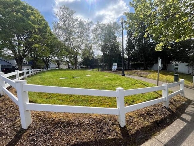 Building Photo - $500 Off first full month!!  3 Bedroom 2.5...