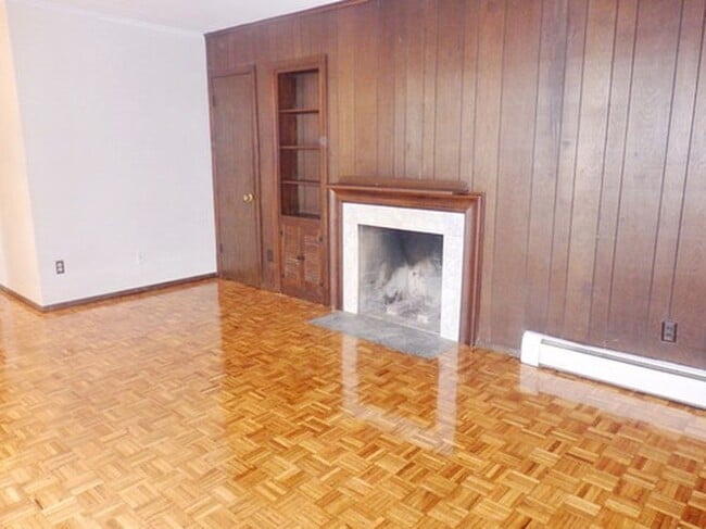 Building Photo - Shashi's Apartment Homes