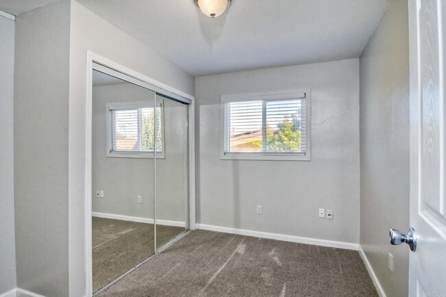 Building Photo - Spacious 5-Bedroom Home on Quiet Cul-de-Sa...