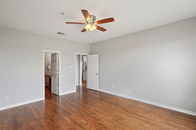 Building Photo - 604 Mozart Way