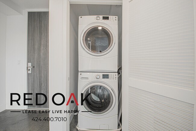 Building Photo - 453 S Kenmore Ave