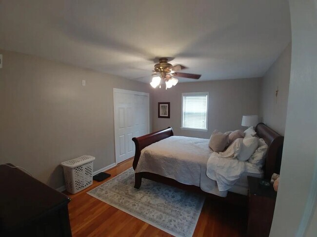 Building Photo - 8424 Holiday Hills Dr