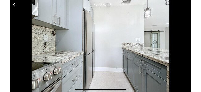 Building Photo - 13804 Kendale Lakes Dr