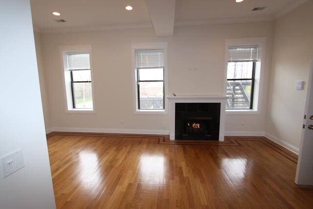 Building Photo - 4030 S Cottage Grove Ave