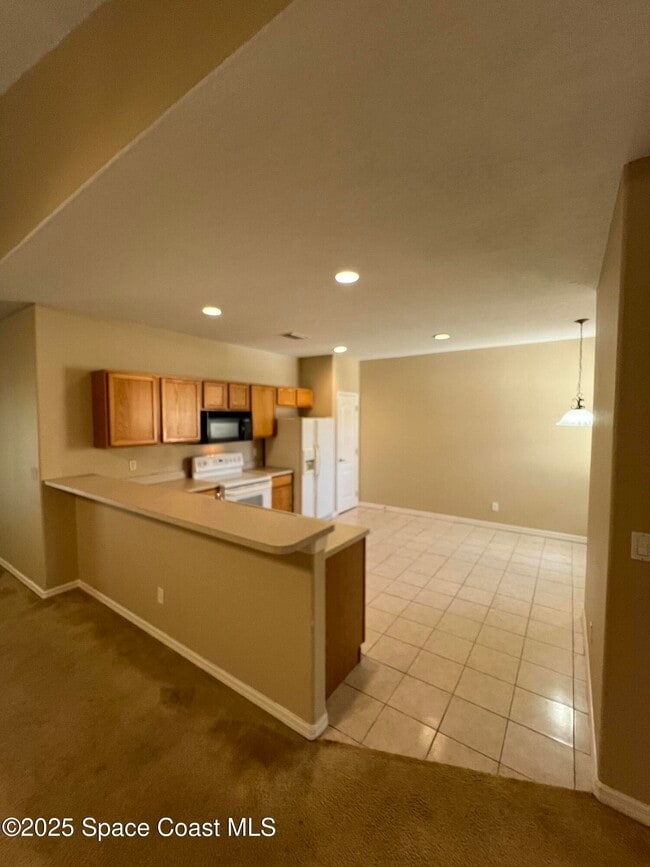 Building Photo - 1040 Venetian Dr
