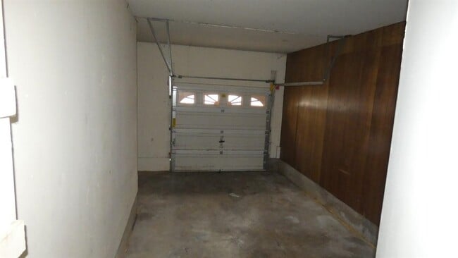Building Photo - 605 SW 45th St