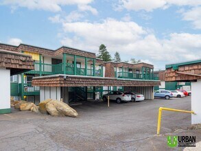 Building Photo - Charming 2-Bedroom Downstairs Condo with Community Pool