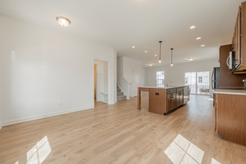 Building Photo - 1041 Balsam Ln