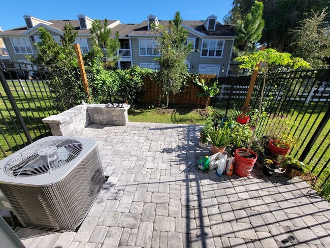 Building Photo - 7635 Legacy Trl