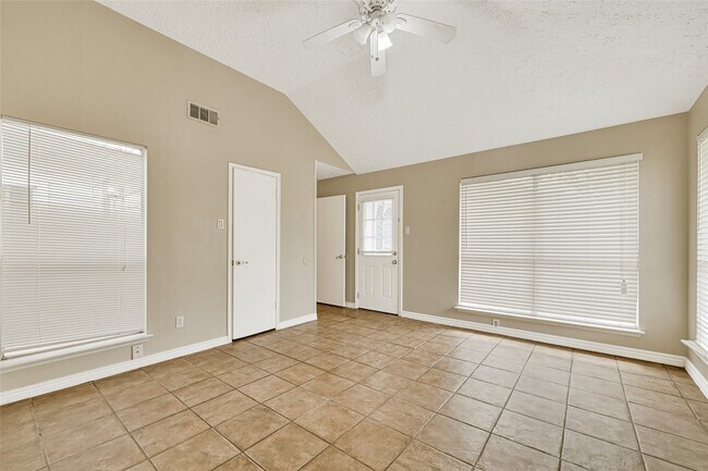 Building Photo - 12322 Meadow Ridge Dr