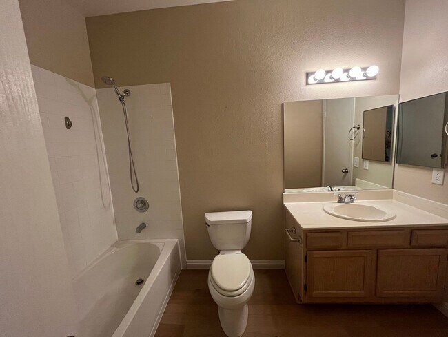 Building Photo - Terrific 2 Bedroom Condo in Sedona!