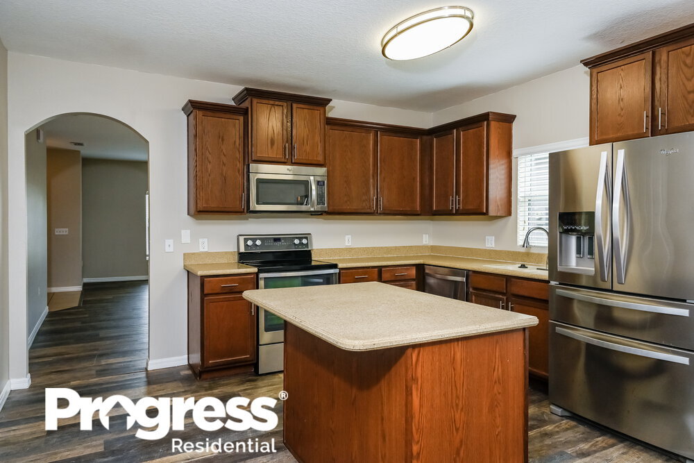 Building Photo - 6881 Glenbrook Dr