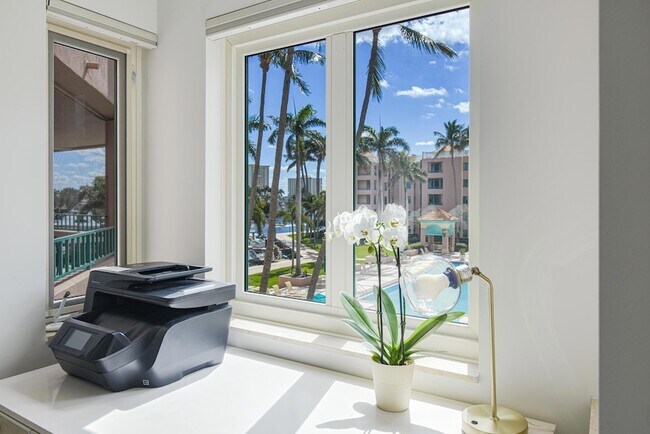 Building Photo - 100 SE 5th Ave