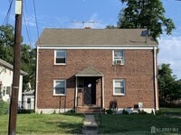 Building Photo - 824 2nd St