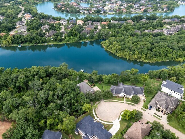 Building Photo - 226 Jade Pointe