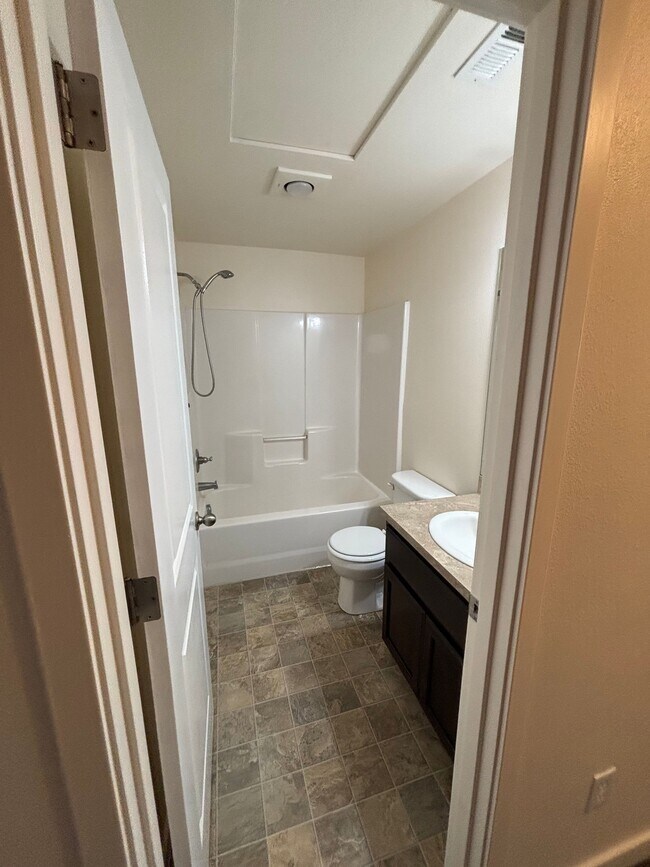 Upstairs hall bath with tub - 13110 NE 25th St