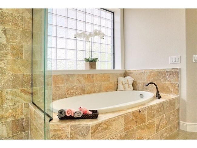 Building Photo - 601 SW 40th Terrace