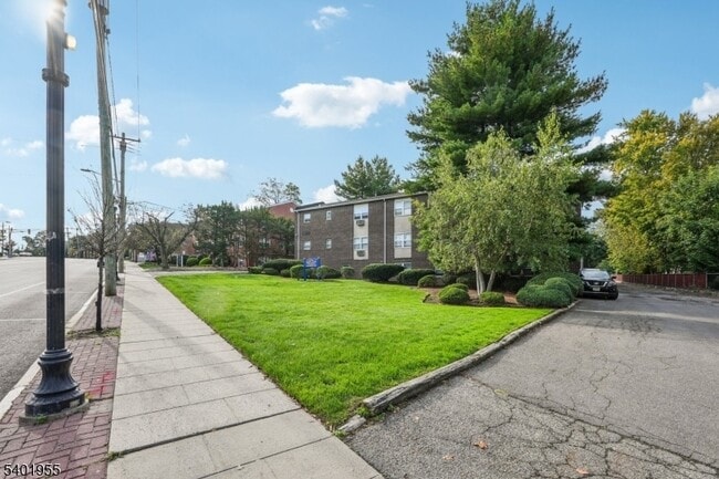 Building Photo - 421 Bloomfield Ave