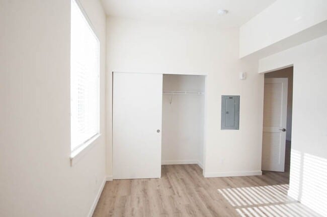 Building Photo - SPRING SPECIAL: Top Floor Modern 2 Bdr w/ W&D + AC!
