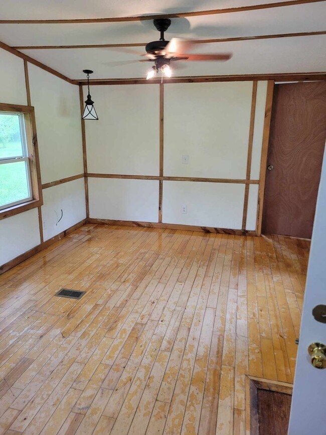 Building Photo - 2 BEDROOM 1 BATHROOM HOUSE FOR RENT