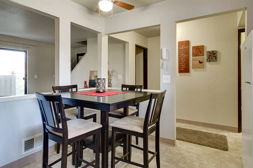 Dining Room - Autumn Woods Apartments