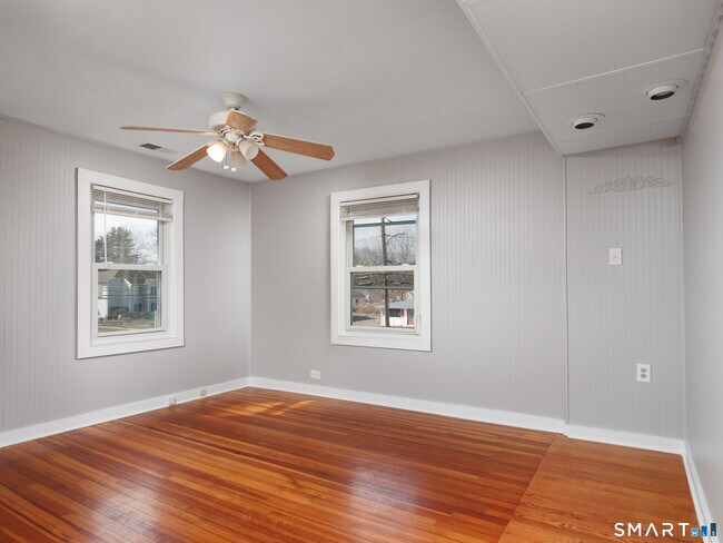 Building Photo - 969 S Main St