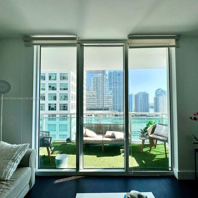 Building Photo - 950 Brickell Bay Dr