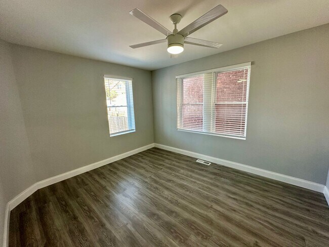 Building Photo - Beautifully rehabbed unit in Tower Grove S...