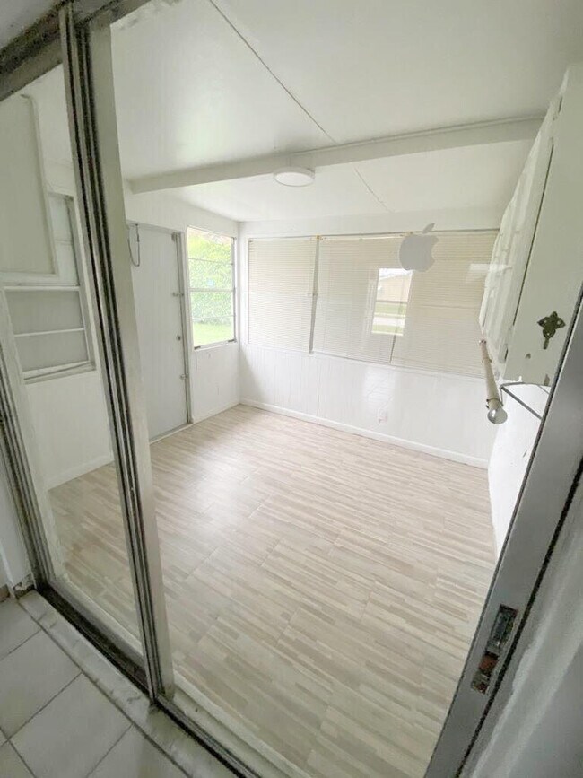 Building Photo - 2715 Ponce De Leon Blvd