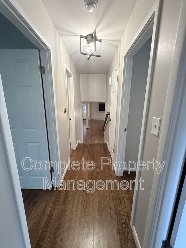 Building Photo - 3153 Woodhaven Dr