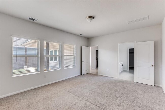 Building Photo - 200 Oldbridge Dr