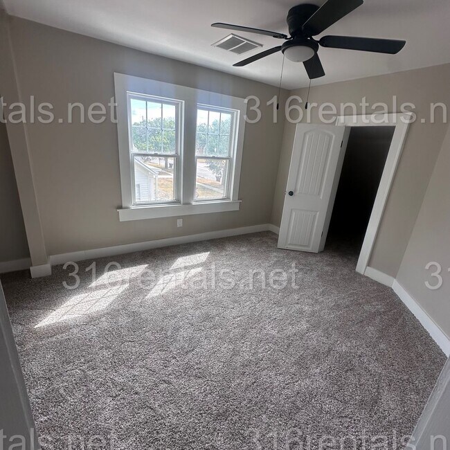 Building Photo - 420 S Osage St